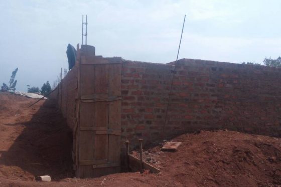 Construcción nueva escuela en Kenziga